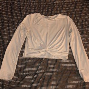 Long sleeve medium white croptop never worn no tag